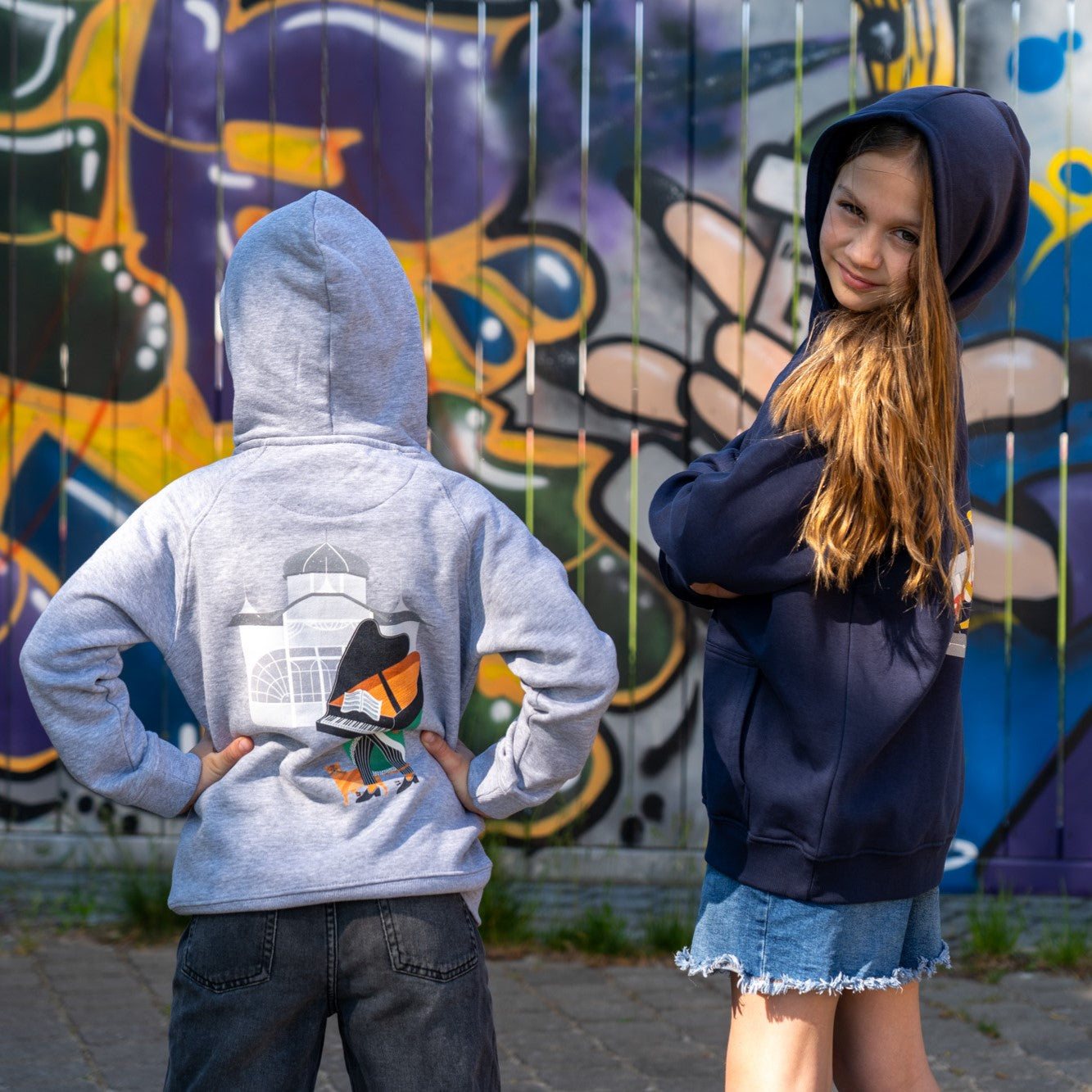 Children's sweater with a hood PIANOS